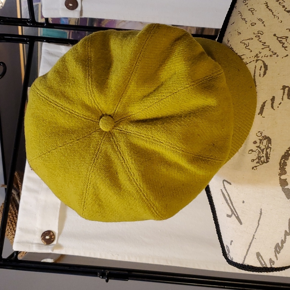 Burberry Newsboy Cap for Women Green size Small